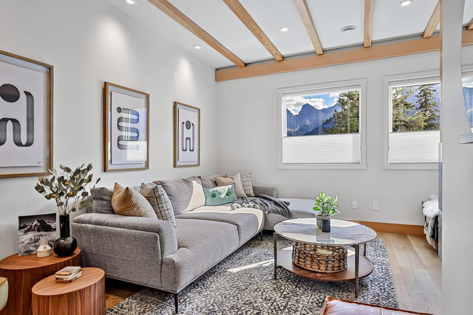 Ravens Crest Lodge - Stunning Views Perfectly Located On Main Street Canmore Exterior photo